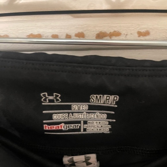 Under Armour Fitted Heat Gear Capri - Picture 2 of 4